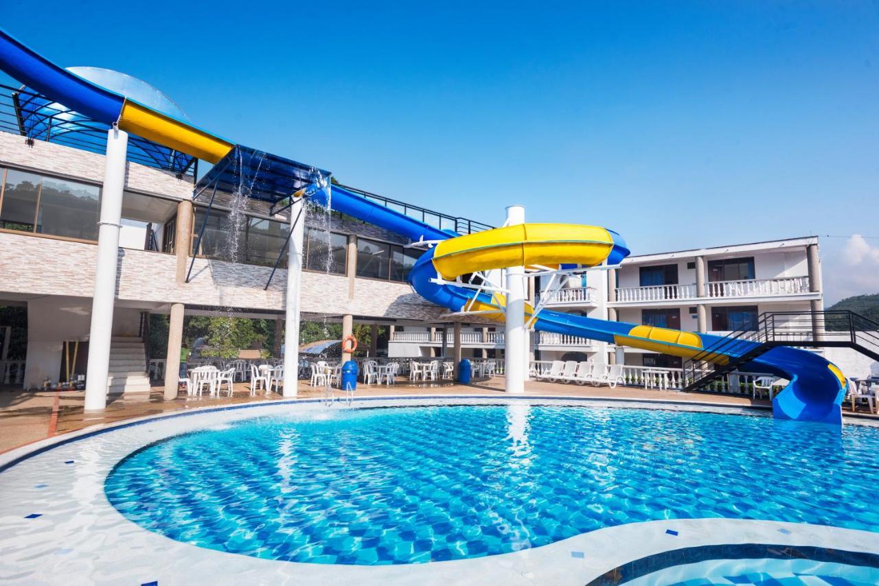 לה וגה Hotel La Puerta Del Sol מראה חיצוני תמונה